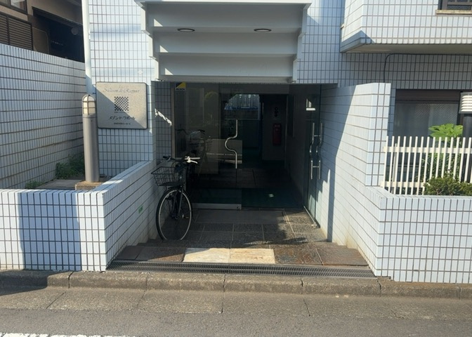 マンションのエントランスには、もともと風よけや防犯の役割がありますが、マンションによって宅配ボックスなどの設備が備わっている所もあります。日々の生活をイメージしながら生活しやすさをチェックしましょう。