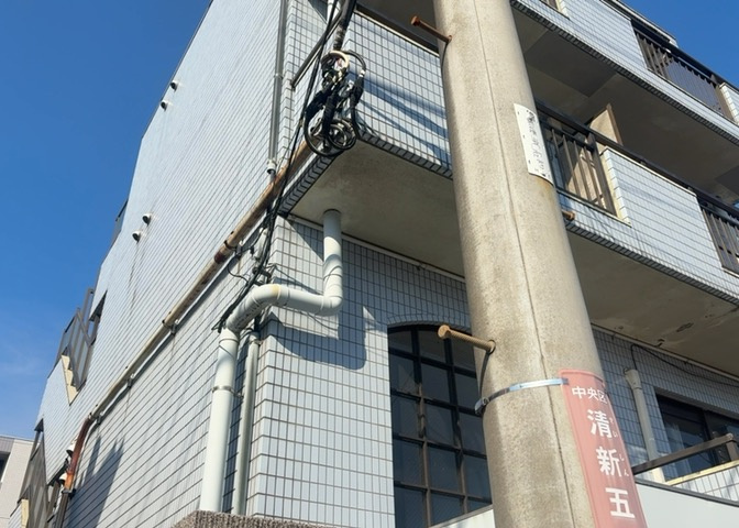 室内の防犯設備もチェックしましょう！モニター付きインターホンが設置されているか、防犯シャッターが設備されているか、ベランダに人が上がってきにくい高さかなどチェックしておくと入居後も安心できるでしょう。