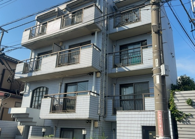 眺望の良さを楽しめるダイニングキッチンで家族団らんの時間を過ごしてはいかがでしょうか。バルコニーから見える景色を家族で眺める時間は、時間が経つのを忘れてしまいそうですね。是非、現地を見に行きましょう！