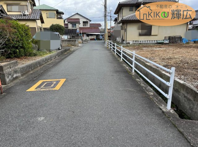 前面道路は広々としておりますので、お車の運転が苦手な方でも安心ですね。