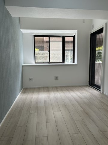 隣住戸と接していない各洋室はプライベート設計、各洋室にバルコニー付き
