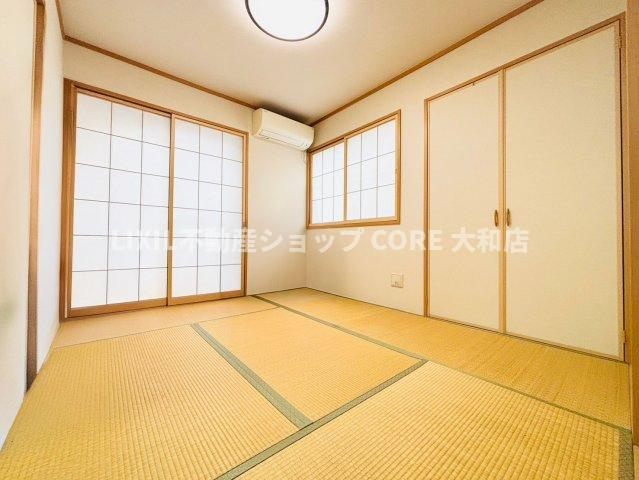 リビングの隣には和室を完備、客間や奥様の休憩場所としても活躍すること間違いなしですね。