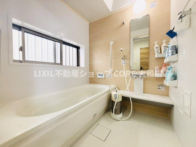 一日の疲れを癒す浴室は広々1坪以上！雨の日のお洗濯にも大活躍な浴室乾燥機付！