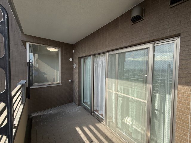 開放的で明るい空間を演出してくれるバルコニーです