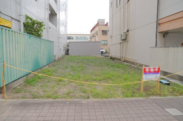 人が暮らすうえで日光は大切な要素となります。日当たりの良さは譲れないポイントですね。併せて近くに大きな建築物の建築予定がないか、あるいはそれが可能な土地が近くにないか事前に確認することもお勧めします。