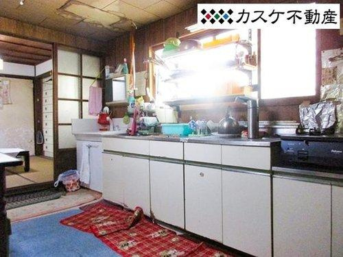 天井に雨漏り跡あり