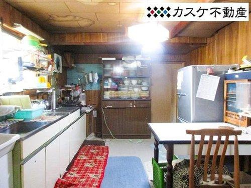 天井に雨漏り跡あり