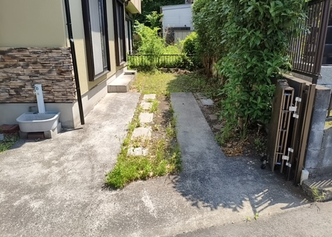 駐車場と明記されていても、最小スペースでつくられた駐車場だと大型車は駐車できなかったり、出入りしにくくなったりする可能性があります。お車のサイズと購入したい物件の駐車場のサイズを現地で確認しましょう。
