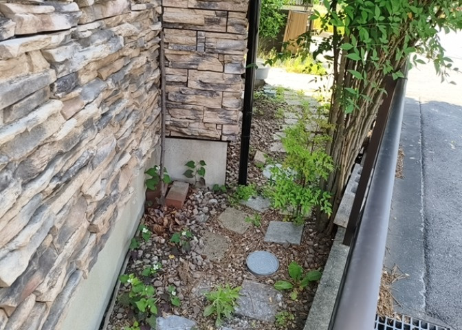 庭があることでガーデニングや家庭菜園はもちろん、こどもの遊び場やペットを放して遊ぶことができます。また、家の周囲に余裕があるということです。隣地との間があれば、十分な日当たりと、風通しが確保できます。