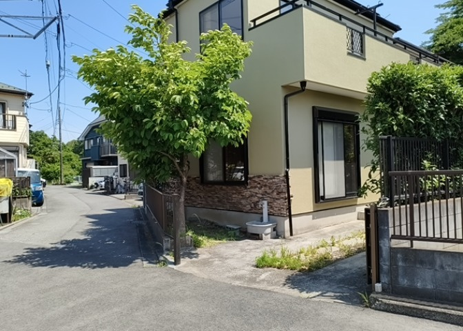 お持ちの車種によっては前面道路が広い方が便利でしょう。しかし、前面道路が広ければその分交通量が多くなるため、騒音などが気になる場合があります。実際に現地を見学し、周辺交通量や騒音などを確認しましょう！