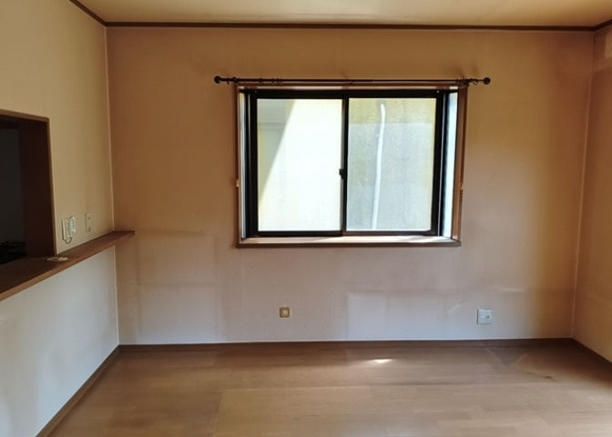 L型アイランドタイプは、キッチンからダイニングにもリビングにも目が行き届くので、とても使いやすい配置です。L字型独立タイプは、キッチンを独立させてるためLDKというよりもLDといった様なイメージです。