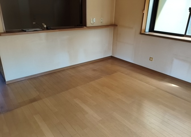 直線タイプはLとDKを一直線に並べた形で対面キッチンのタイプです。一般的なのでよく見かけるかもしれません。直線タイプに似た直接アイランドタイプは、キッチンとダイニングの間に壁がない分広く感じられます。