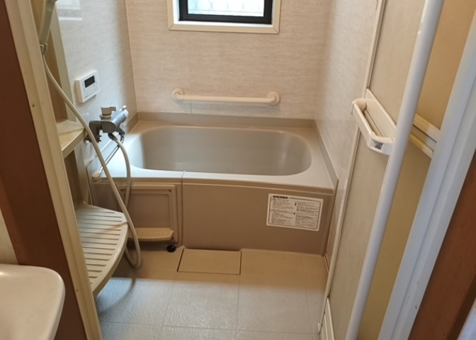 入浴時の快適さも大事なことですが、綺麗な状態を維持できなければ気持ちよく入浴できません。毎日の掃除が楽という点は大事なポイントになります！カビが生えにくく掃除がしやすい、壁や浴槽を選ぶといいでしょう。