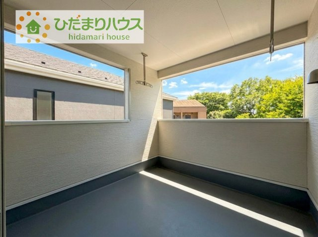 広々としたバルコニー。お洗濯物もぜーんぶ干せちゃいます！！