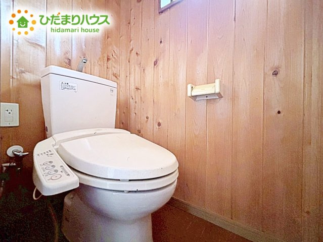 ウォシュレット標準装備。自動洗浄で流し忘れの心配も御座いません。清潔感にあふれた空間と機能的な洗浄装置。毎日何度も使う場所だから快適に。便利に。