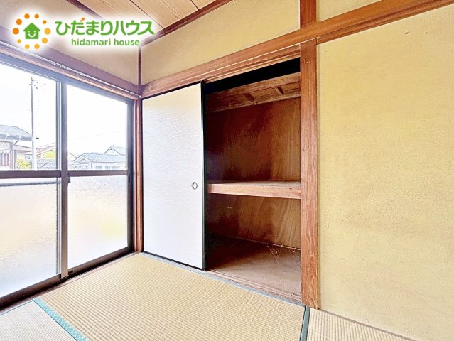 小物類から掃除機やシーズンオフの暖房器具といった大きいものまで1か所に収納できる、機能的な大容量クローゼット付き(^^♪光の影響を受けにくいので、物の保存に最適♪
