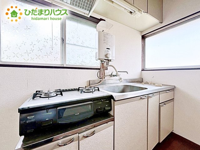 3口コンロと収納豊富なキッチンで、毎日のお料理もはかどります☆