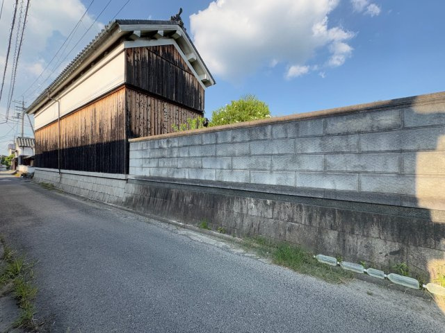 本物件の駐車場は一部、貸し駐車場として契約しております