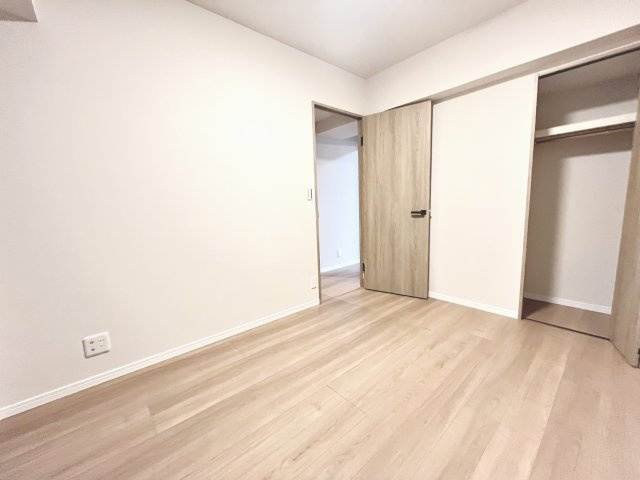コンパクトで使いやすい洋室です