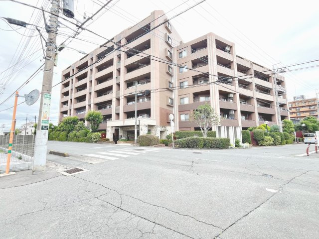 落ち着いた雰囲気の外観です