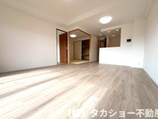 ゆったり過ごせる居間です