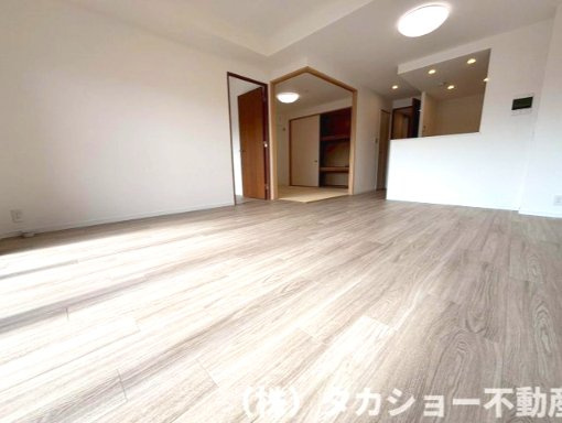 ゆったり過ごせる居間です