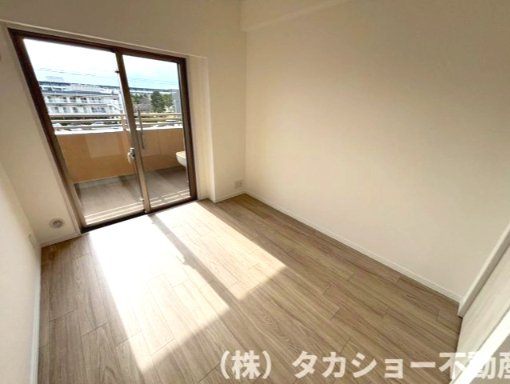 コンパクトで使いやすい洋室です