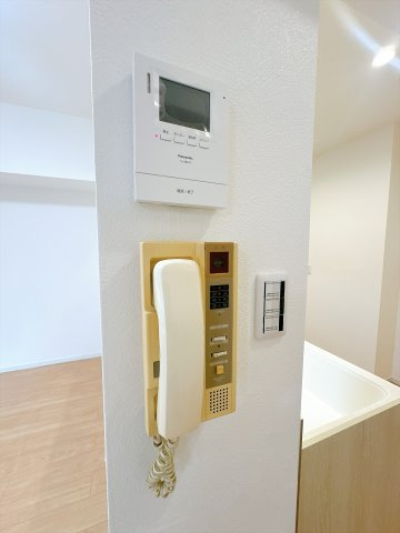 安心のTVモニター付きインターホンを完備しています♪