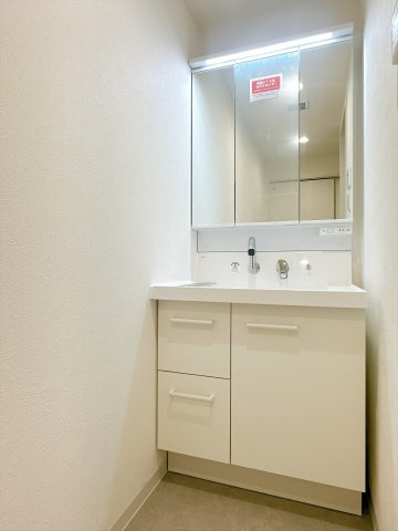 収納付きの洗面台です。すっきりとお使いいただけます♪