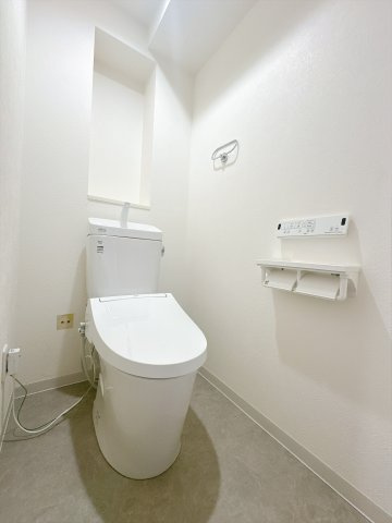 清潔感のあるトイレです。毎日快適にお使いいただけます◎