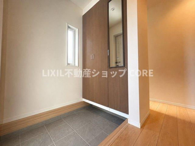 玄関ホールがスッキリ広々としていると帰る時も出ていく時も気持ちが良いものです！　