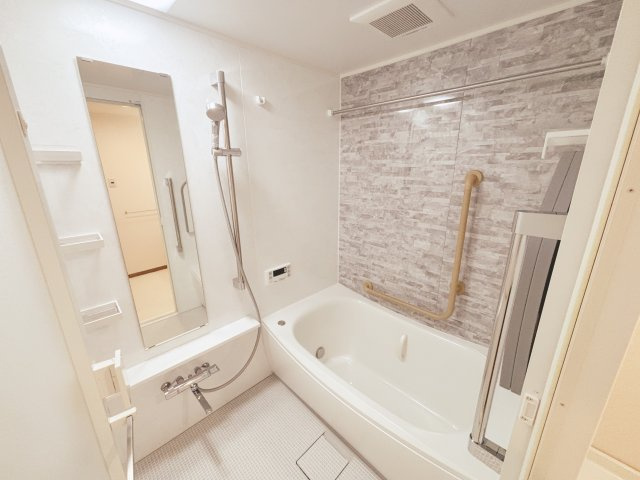 ■一日の疲れを癒してくれる場所なので、快適に過ごして頂く為にゆったりサイズのバスタブを用意しましたのでお楽しみ下さい。