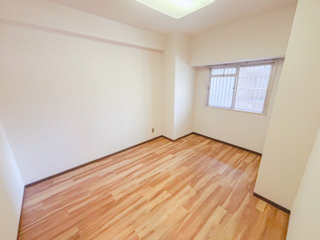 ■家族一人ひとりの大切なプライベート空間。趣味・感性で個性的に飾って頂けるようシンプルに仕上げてあります。