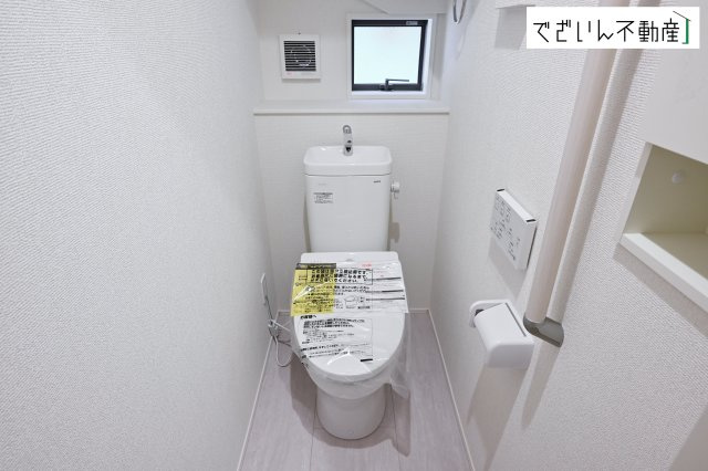≪2号棟≫シンプルで清潔感のある空間は、毎日使う場所だからこそ嬉しい。家族みんなが快適に過ごせる工夫が詰まっています。　現地(2026年3月撮影)