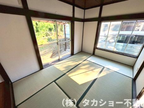 和室ならではの温かな和の空間で寛ぎの時間を過ごせます