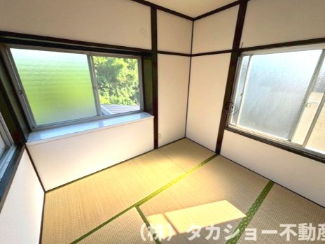 明るい2階の和室です。