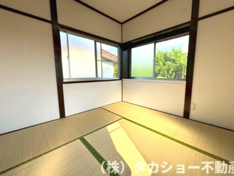明るい2階の和室です。