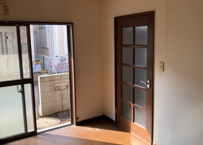 L型アイランドタイプは、キッチンからダイニングにもリビングにも目が行き届くので、とても使いやすい配置です。L字型独立タイプは、キッチンを独立させてるためLDKというよりもLDといった様なイメージです。