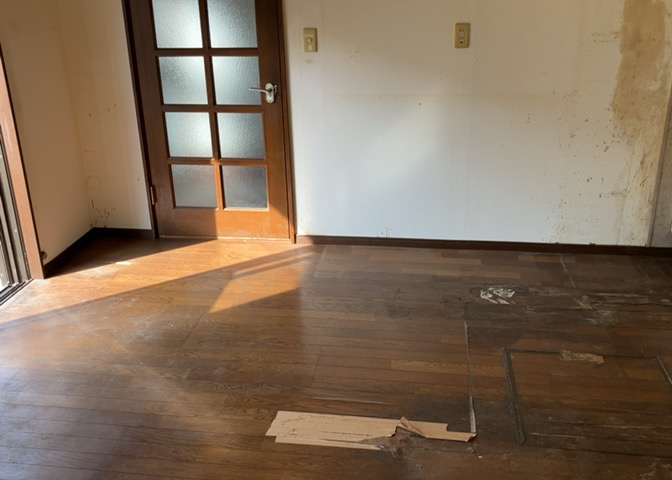 ダイニングにはダイニングテーブルセットなどを置くことが多く、間取りにおいて「D」と略記されますが、食事を作るときの作業場として使用したり、朝食を食べたりするときだけに使われるケースも少なくありません。