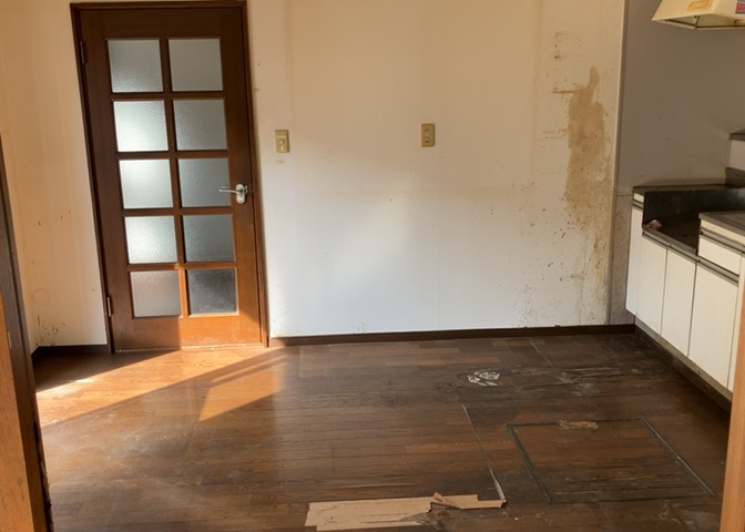 直線タイプはLとDKを一直線に並べた形で対面キッチンのタイプです。一般的なのでよく見かけるかもしれません。直線タイプに似た直接アイランドタイプは、キッチンとダイニングの間に壁がない分広く感じられます。