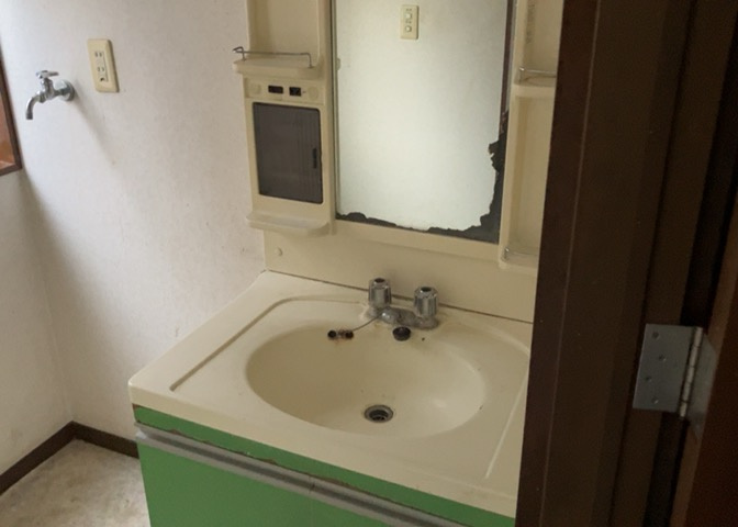 洗面化粧台では顔を洗ったり、身だしなみを整えることが本来の使い方ですが、用途によっては洗面化粧台に求められる機能が違ってくるため、ご自身や家族のライフスタイルに合ったものを選ぶことをおすすめ致します。