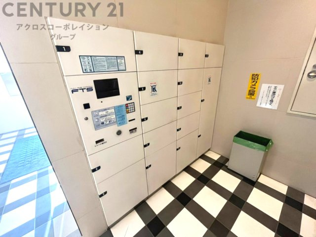 宅配ボックスは荷物の受け取りや配達が便利で安全です。不在時でも荷物が確保され、盗難や損傷のリスクが減少。受け取り時間の柔軟性が向上。外出先からでも荷物の受け取りや預けが可能となります。