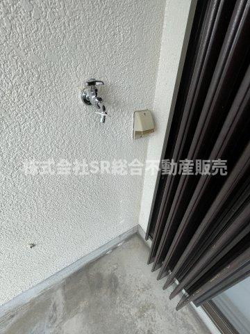 バルコニーには洗濯機置場もございます！