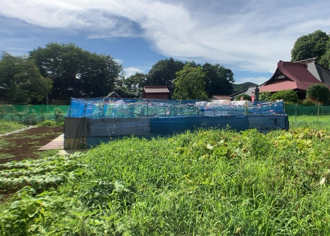 土地の面積＝住宅面積ではありません。建ぺい率の問題などで、土地のある場所によって住宅を建てられる面積は限られています。高さもしかり、「土地」という言葉の中には、建築条件も含まれると考えておきましょう。