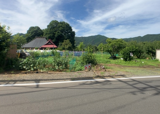 隣家の土地はどうなっているのか、生活利便施設が近くにあるのか、学校まで近いかなど、お客様のライフスタイルにあわせたイメージが重要です。また、近くにあると困る施設が近くにないかも確認するといいでしょう。