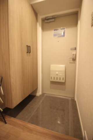 天井高の大きなシューズボックスが置かれています