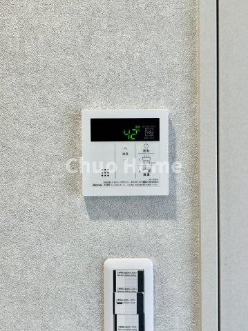 【給湯リモコン】外での一日を忘れさせてくれるオートバス機能でお好みの湯量・温度に調整された浴槽。
