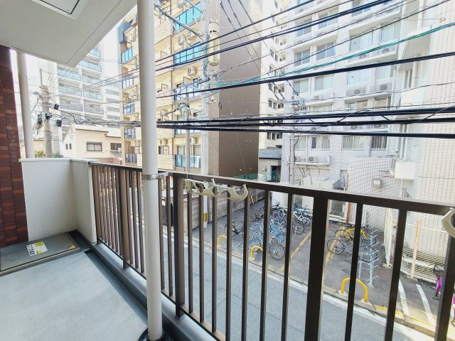 〇朝の澄んだ空気や、夕方に吹く清々しい風を感じられるバルコニー。