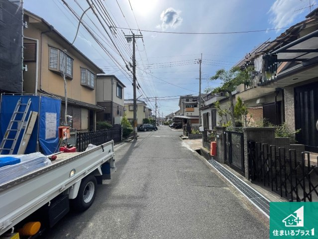 周辺は落ち着いた街並みの住宅地！子育てがしやすい住環境です！まだ未完成ですが、現地でしかわからない事もございます。是非一度ご覧ください。