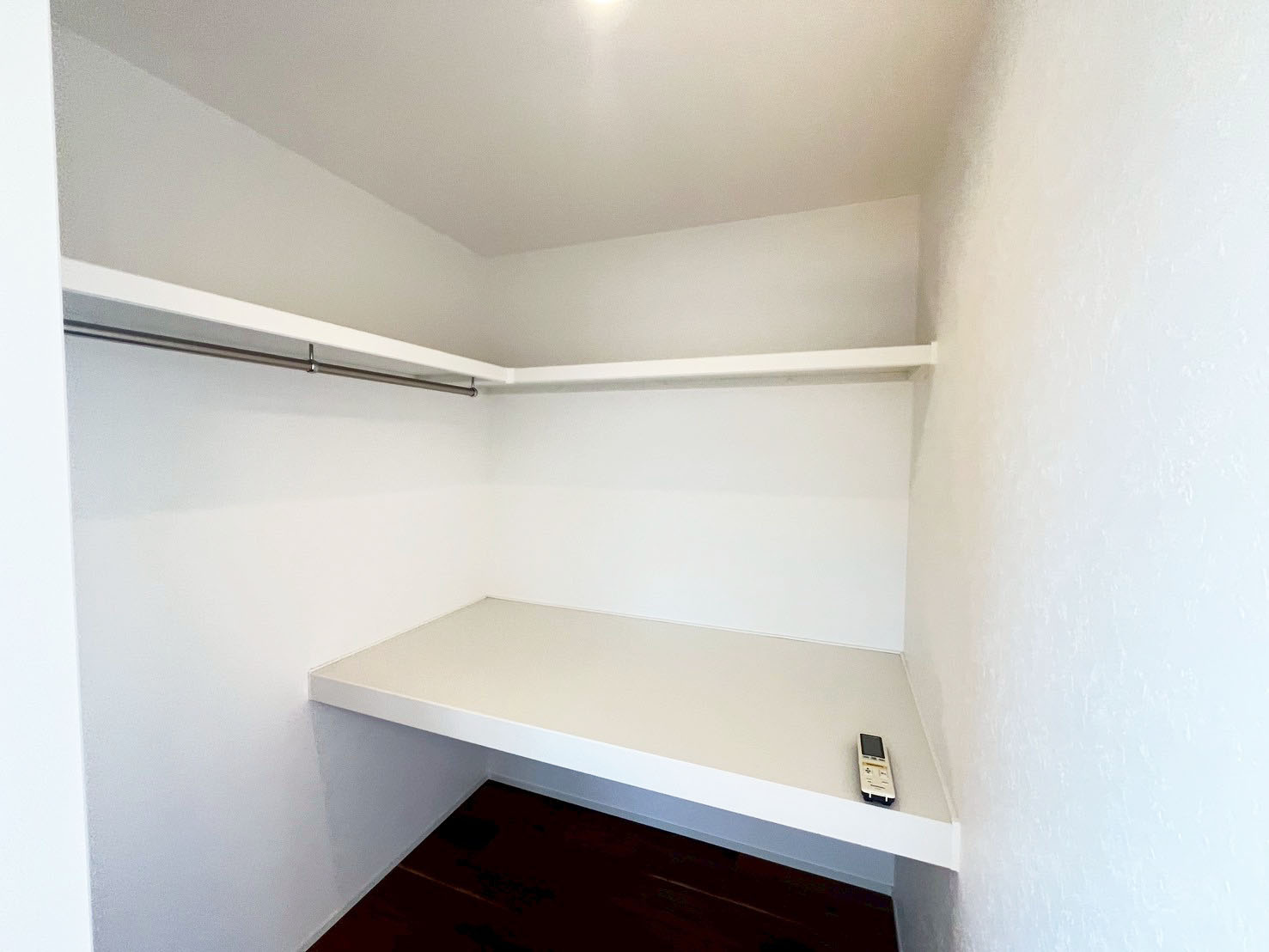 ウォークインクローゼットは散らかりがちなお部屋がスッキリ片付き、お部屋が広々と使えます。